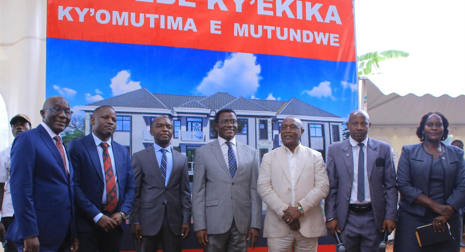 Katikkiro Mayiga atemye evvuunike erisooka okutandika okuziimba ekizimbe ky'Ekika ky'Omutima Omuyanja e Mutundwe