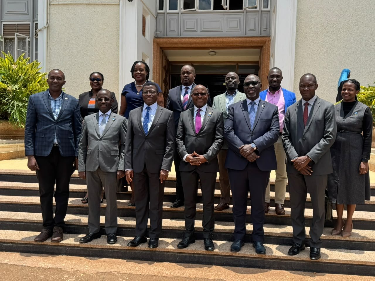 Ssenkulu wa Centenary bank omuggya Godfrey Byekwaso ayanjuddwa embuga