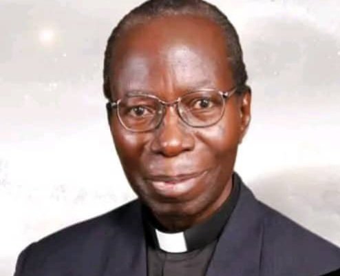 Fr.James Kabuye abadde omuyiiya w'ennyimba za Eklezia Katulika - aziikiddwa nnamuungi w'omuntu mu Kiyinda Mityana