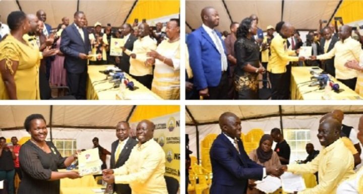 Ababaka 19 beebesowoddeyo okusaba kaadi ya NRM – okuvuganya ku kifo kya Sipiika wa parliament eye 12 n’omumyuka we