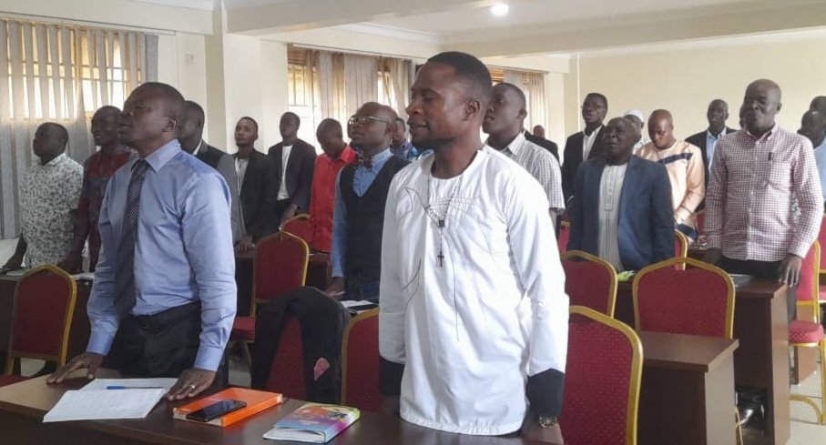 Abalungamya b’emikolo bongedde okubangulwa mu nkola y’emirimu gyabwe – balabuddwa obutatyoboola buwangwa n’ennono ebitambulira ku mikolo gy’okwanjula