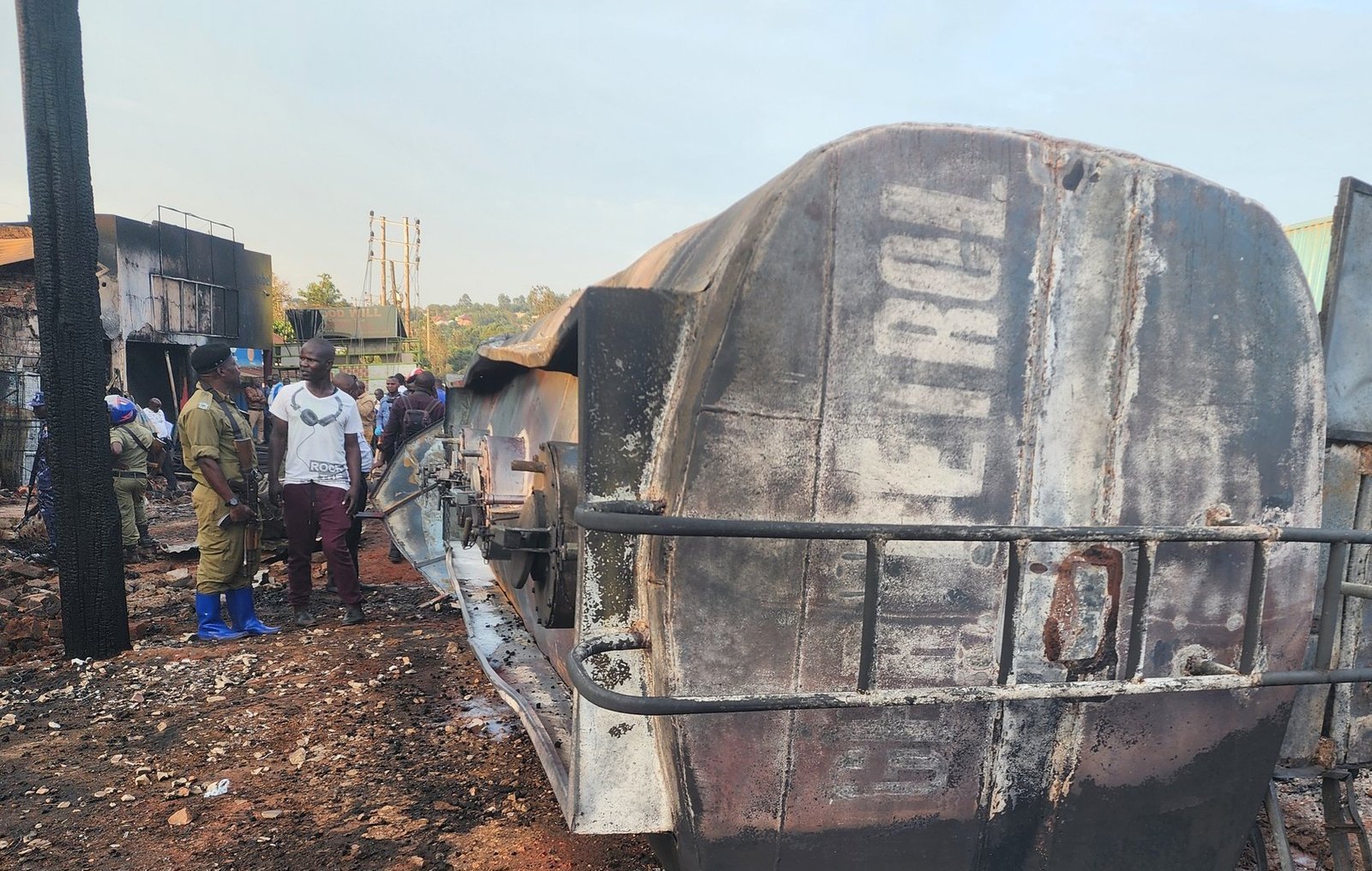 Abantu baweze 24 abaafiira mu muliro ogwakwata emmotoka y’amafuta e Kigoogwa