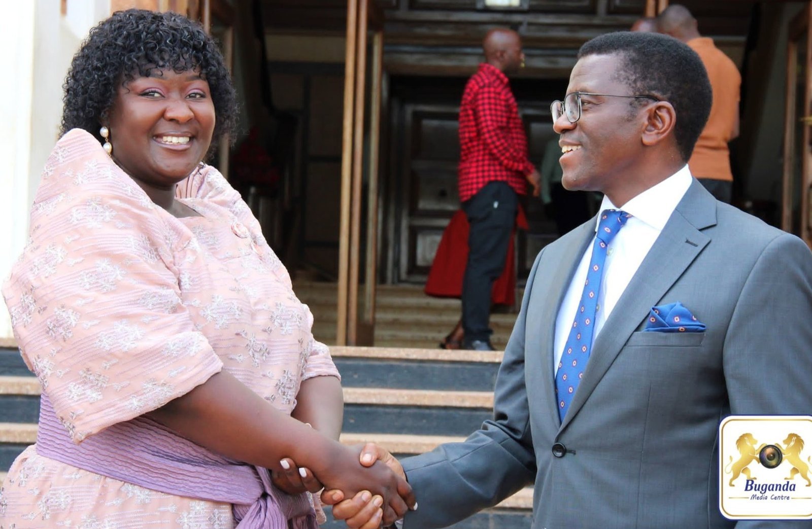 Abasiinze okufuna mu kuyimba tebakoma kukusanyusa kwokka wabula balina okuba nga basomesa abantu – Katikkiro Mayiga yebazizza omuyimbi Sofie Nantongo