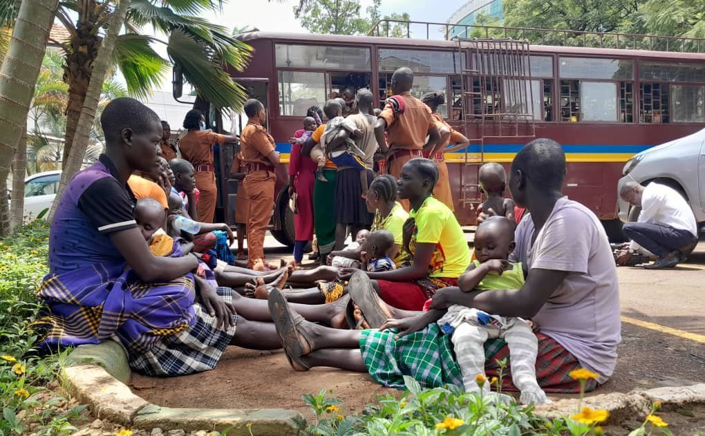Abasindika abaana ku nguudo okusabiriza baweereddwa ekibonerezo kyakukola bulungi bwansi