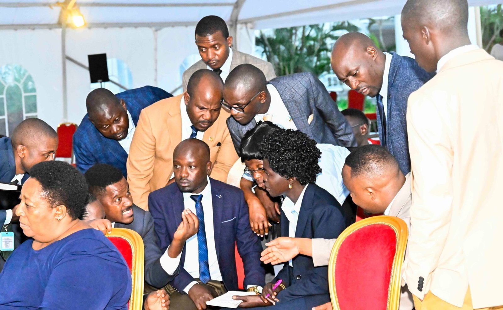 Abasomesa ba Arts beetemyemu ku by’okuyimiriza akediimo – president Museveni yabasuubizza okubongeza omusaala omwaka ogujja 2026/2027