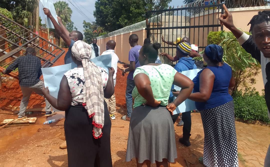Abatuuze bekumyemu omuliro nebaggula ekkubo eryali lyaggalwa e Naalya