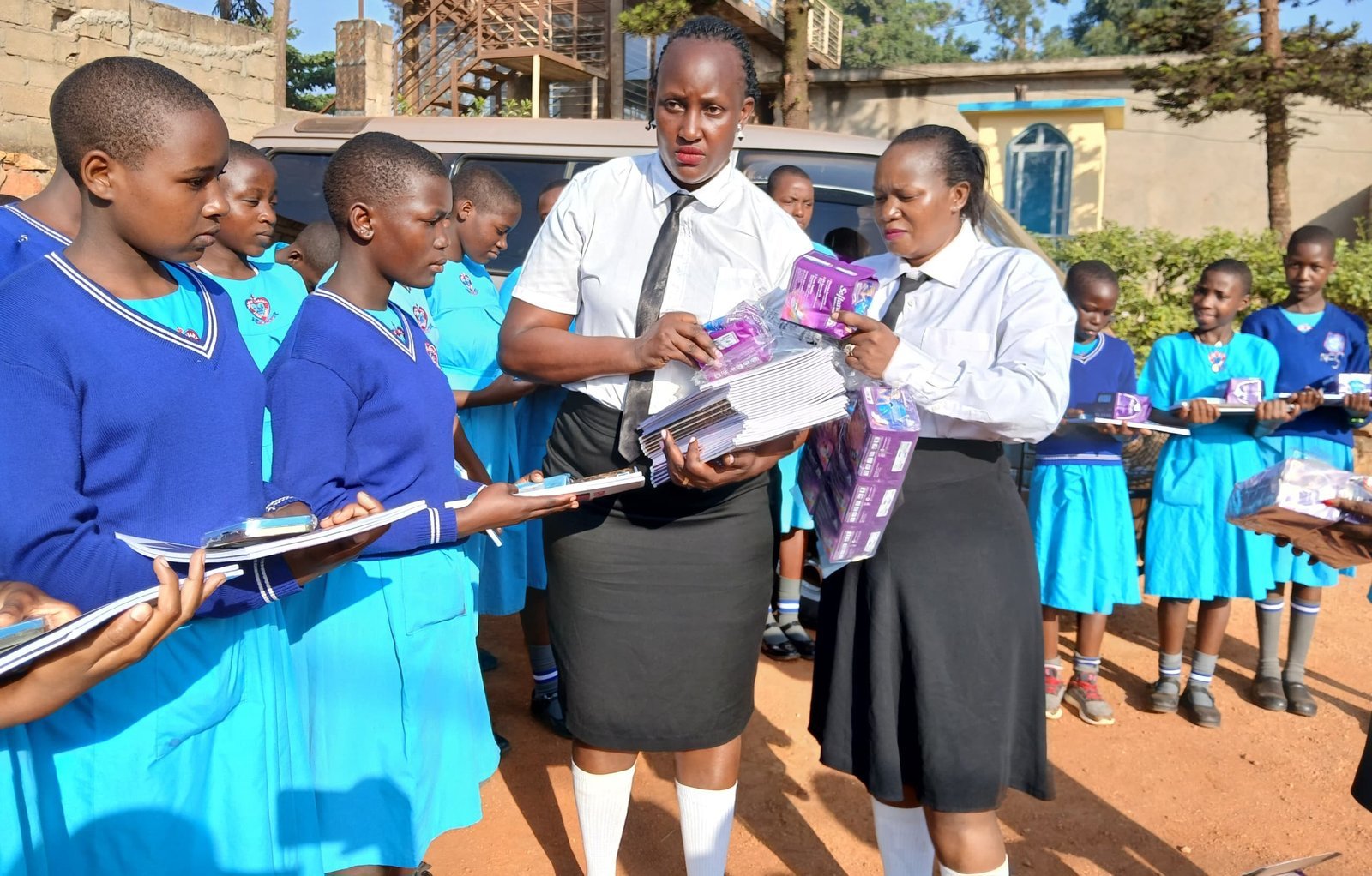 Abayizi 700 mu district ye Wakiso baganyuddwa mu nkola ya ‘Naffe Tusome’