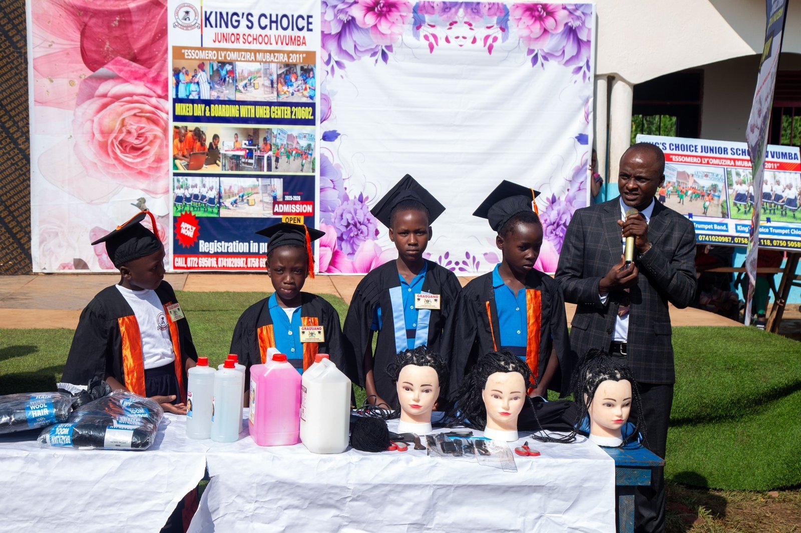 Abayizi ba King’s Choice junior School  essomero ly’Omuzira mu bazira –  boolesezza ebitone