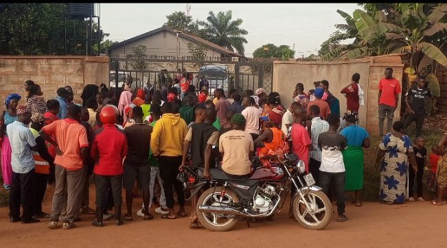 Abazigu basse abadde akuuma emmotoka ne pikipiki e Nkumba – ezimu bazibbye