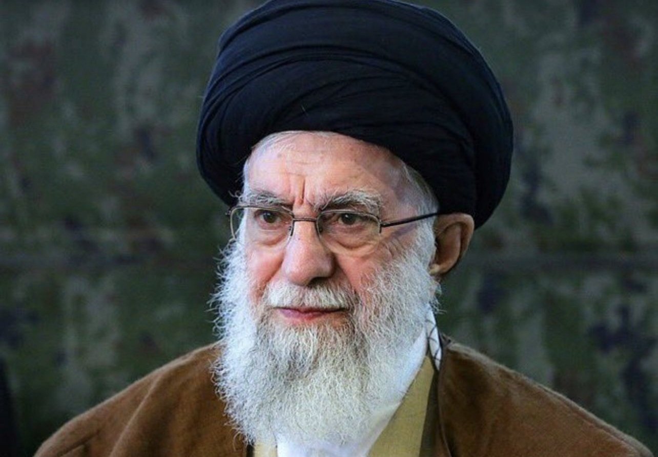 Ayatollah Ali Khamenei omukulembeze wa Iran owokuntikko attiddwa mu bulumbaganyi obukoleddwa USA ne Israel ku Iran