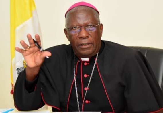 Bishop Anthony Zziiwa alabudde ku bubbi bw’emmwanyi obweyogera nti bwolekedde okufiiriza eggwanga – abadde ku kiggwa kya Noa Mawaggali