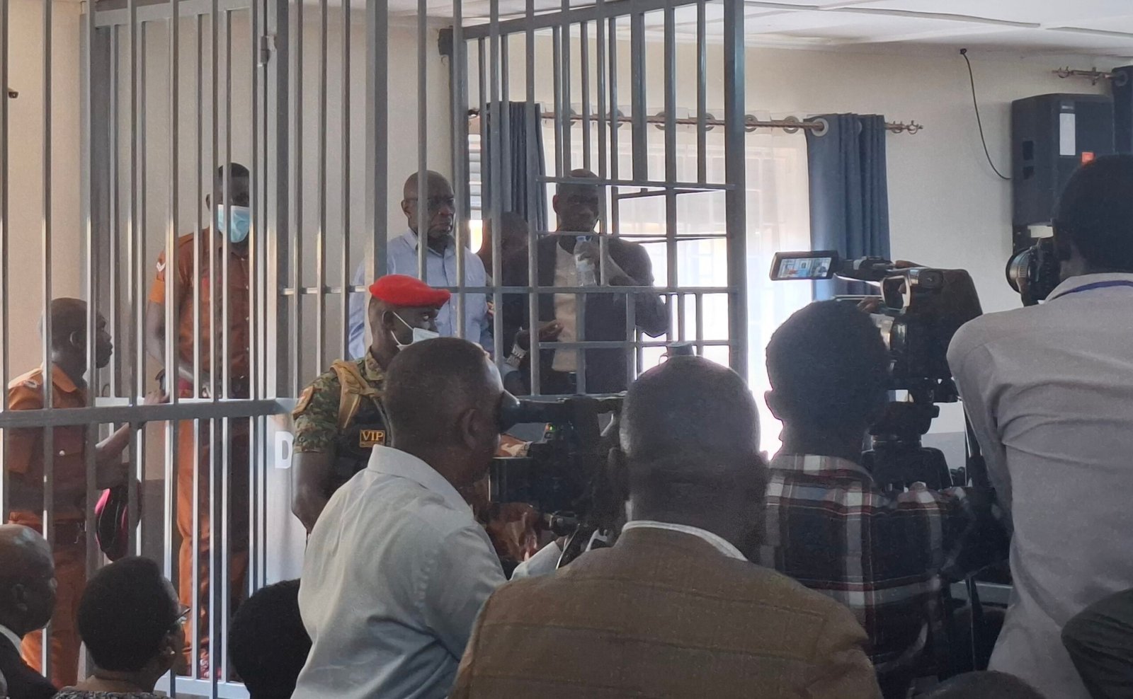 Captain Denis Olaa agattiddwa ku misango gy’emmundu egivunaanibwa Dr.Besigye ne Obed Kamulegeya