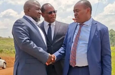 Commissioner wa Parliament Mathias Mpuuga ne banne bakyaliddeko omubaka Muwanga Kivumbi mu kkomera e Kitalya