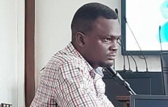 Ddereeva eyali ayagala okutomera omusirikale wa police y’ebidduka alagiddwa okusasula engassi