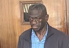 Dr.Kiiza Besigye akkiriziddwa okuddamu okumutwalira emmere okuva ebweru w’ekkomera