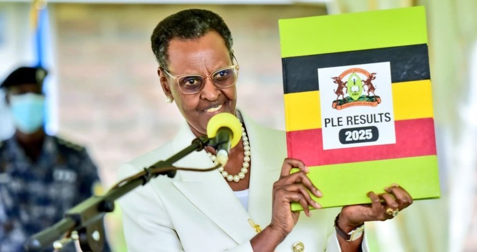 Ebyava mu bibuuzo bya PLE 2025 bifulumye – Minister w’ebyenjigiriza alabudde abasomesa abatayagala kukyuka na nkyukakyuka y’ebisomesebwa nti bawummule obusomesa