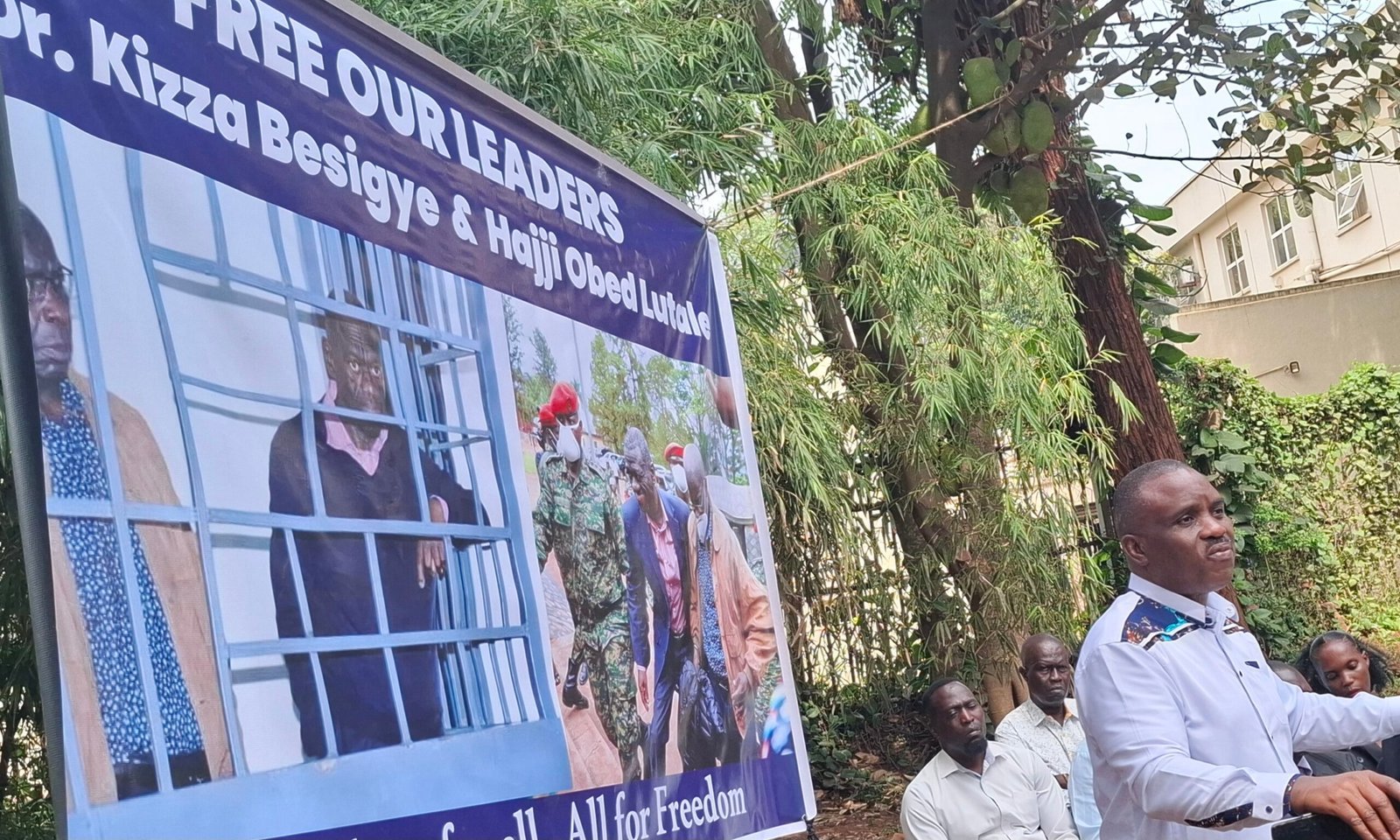Embeera ya Dr.Kiiza Besigye mu kkomera yeraliikirizza bannamateeka be