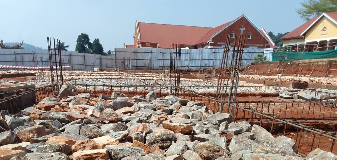 Emisinde gy’okusonda ensimbi z’okuzimba eklezia ya St.Jude Wakiso – Ssaabaminister Nabbanja awaddeyo obukadde bwa shs 10