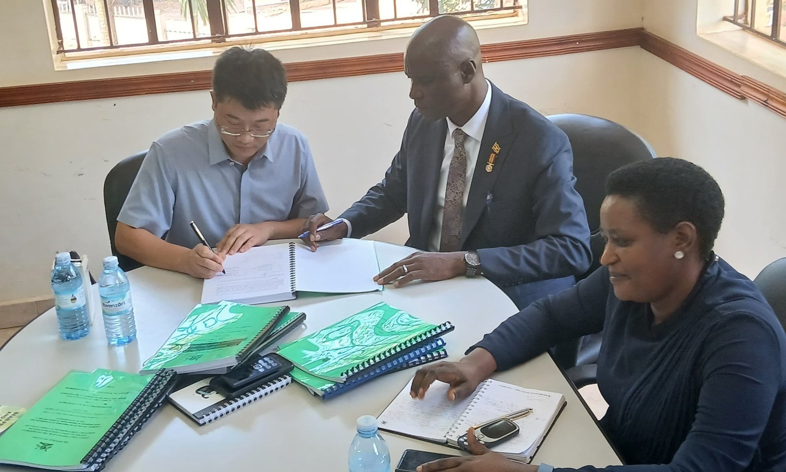 Endagaano z’okukola oluguudo lwa Kitemu – Kisozi- Naggalabi ziwedde okukolebwa