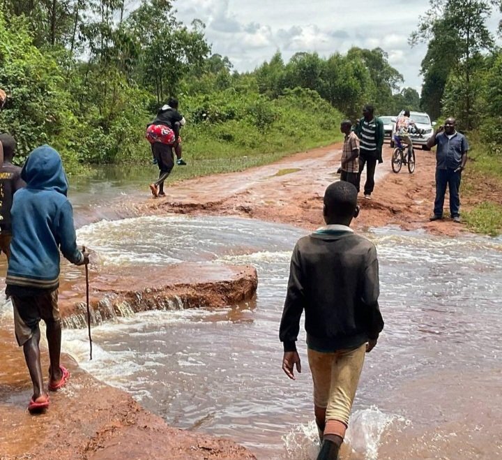 Entambula esannyaladde e Ssembabule olw’omugga Kakyinga ogubooze