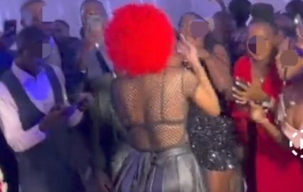 Government ereeta tteeka eriwera ebivvulu by’abayimbi ku masomero – n’erabula n’abasomesa abazeemu okukuba abayizi okukikomya