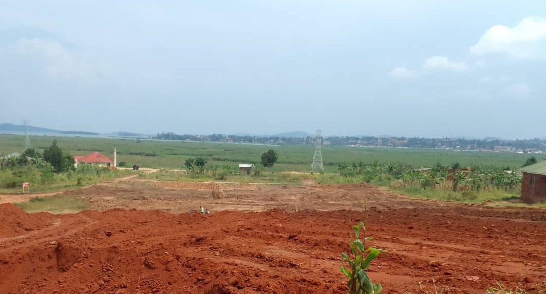 Government ezzeemu okulagira abatuuze abali ku ttaka ly’e Bukasa ewagenda okuzimbibwa omwalo okulyamuka mu bbanga lya wiiki emu