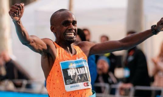Jacob Kiplimo akoze ekyafaayo ekirala  mu mpaka z’emisinde eza Barcelona half Marathon