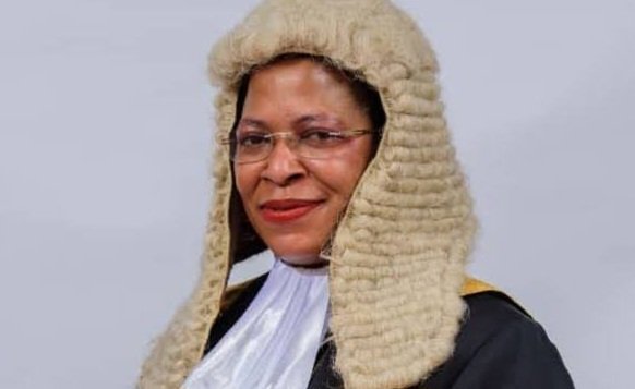 Kaliisoliiso wa government atandise okunoonyereza ku by’obugagga bya sipiika wa parliament Anita Among ebigambibwa okubeera mu Bungereza – president Museve