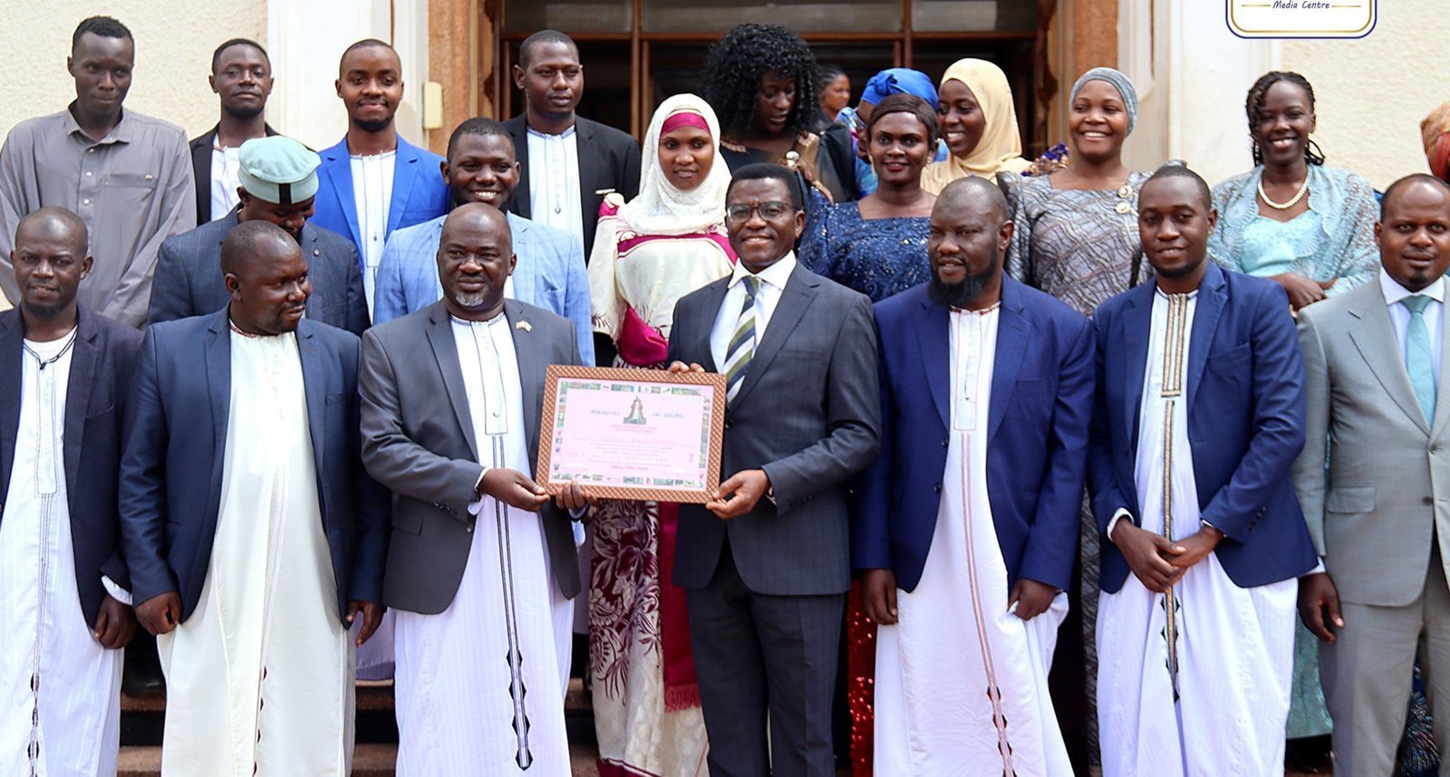 Katikkiro Mayiga asisinkanye abavubuka ba JEEMA – alabudde bannabyabufuzi okwewala eby’obufuzi eby’ekinyumu