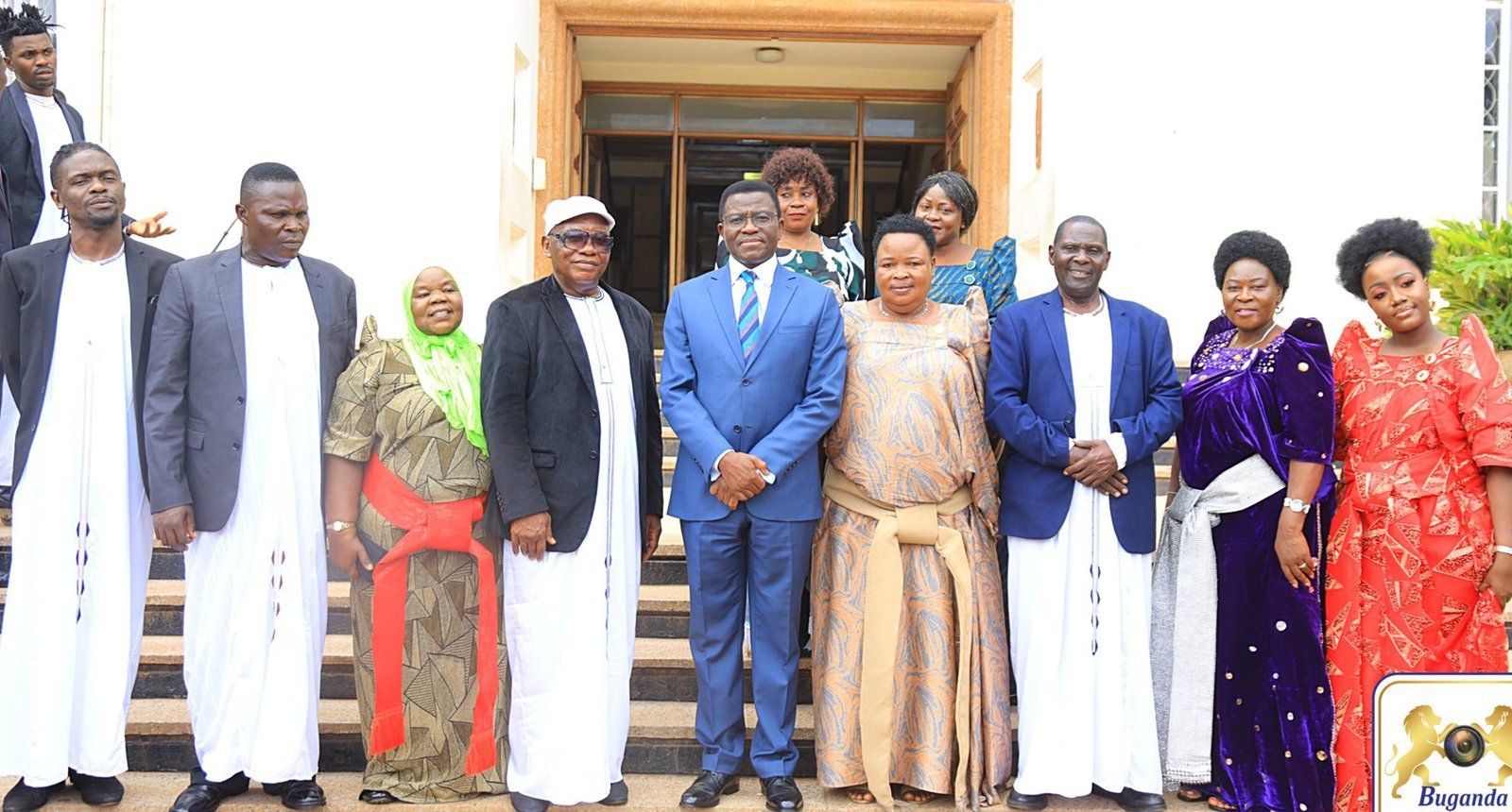 Katikkiro Mayiga asisinkanye omuyimbi Lord Fred Ssebatta – n’alabula abayimba ennyimba ezivvoola olulimi n’okwesittaza