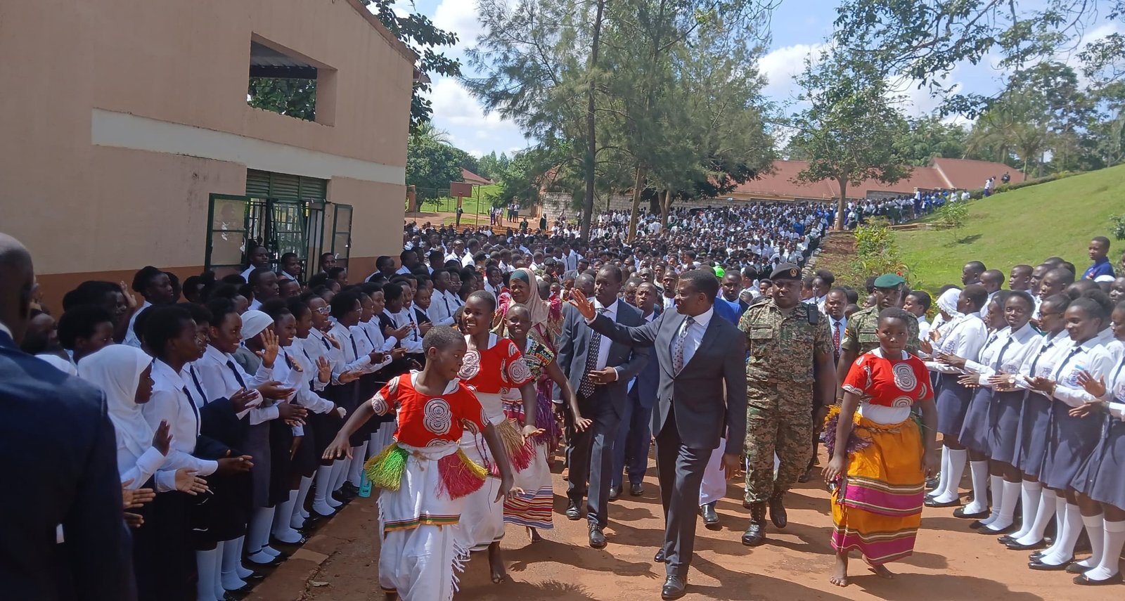 Katikkiro Mayiga atongozza olukiiko lw’abayizi olukulira kaweefube w’okutaasa obutondebwensi