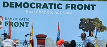 Mathias Mpuuga atongozza ekibiina ekiggya ki Democratic Front – akabonero muti