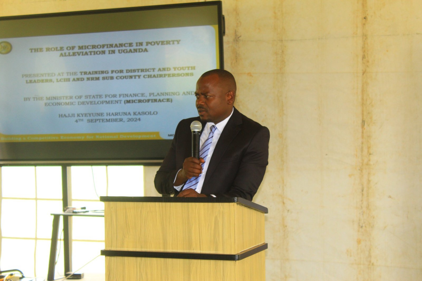 Minister Kasolo alagidde police okukwata ba Money Lender abezza ebibanja by’abantu nti bakikola mu bukyamu
