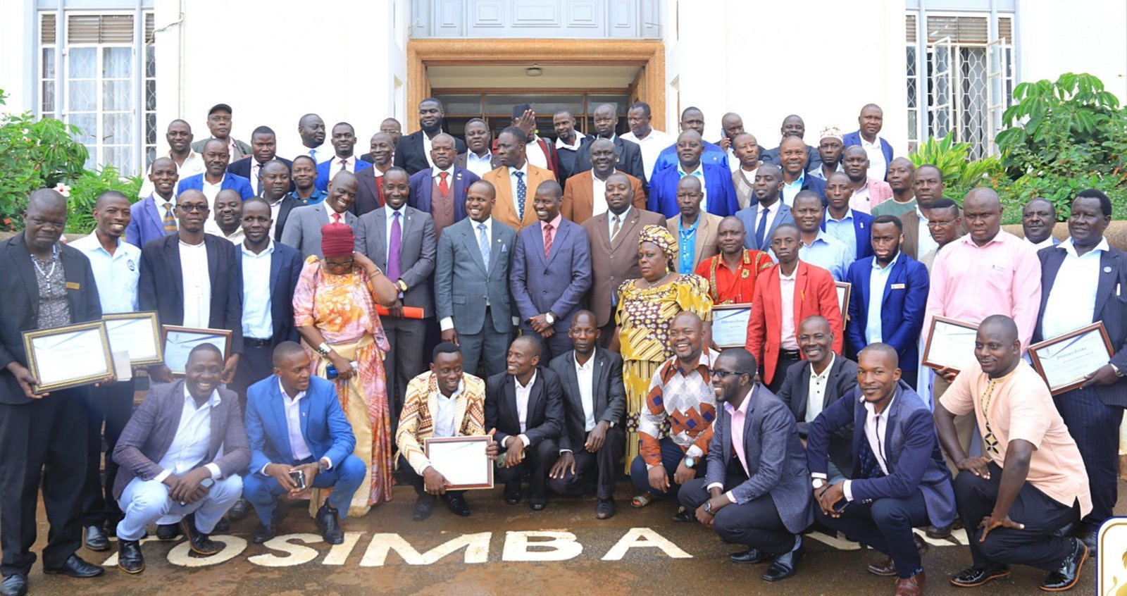 Mu Ttabamiruka w’abaluηamya b’emikolo – ba taata baluηamiziddwa obutawerekera balenzi abagenda okwanjulwa