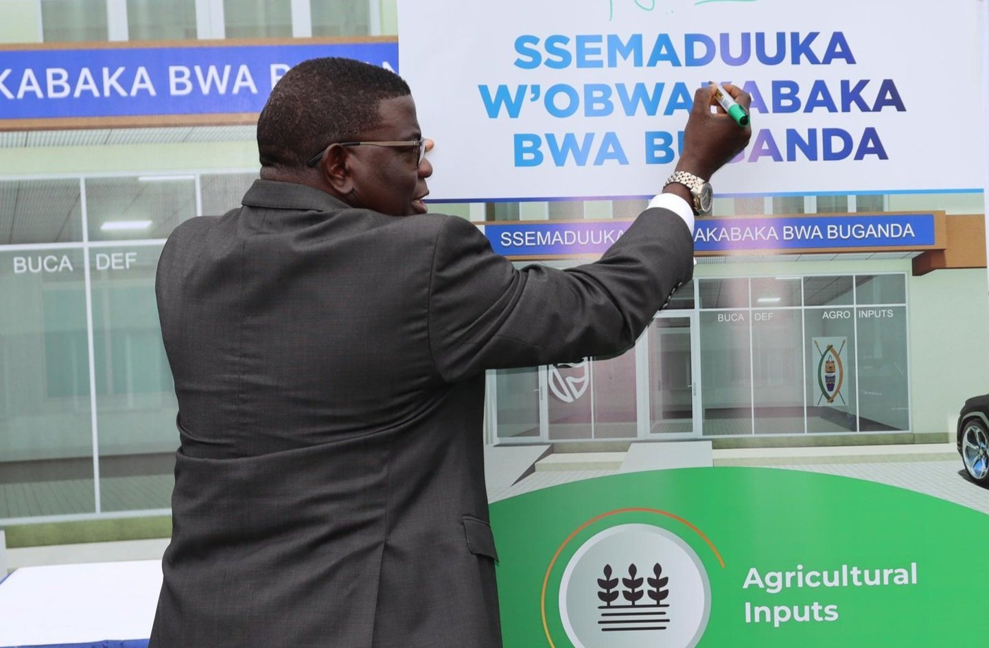 Obwakabaka butongozza Ssemadduuka ezitunda eby’obulimi – zigenda kuteekebwa ku bitebe by’amasaza byonna