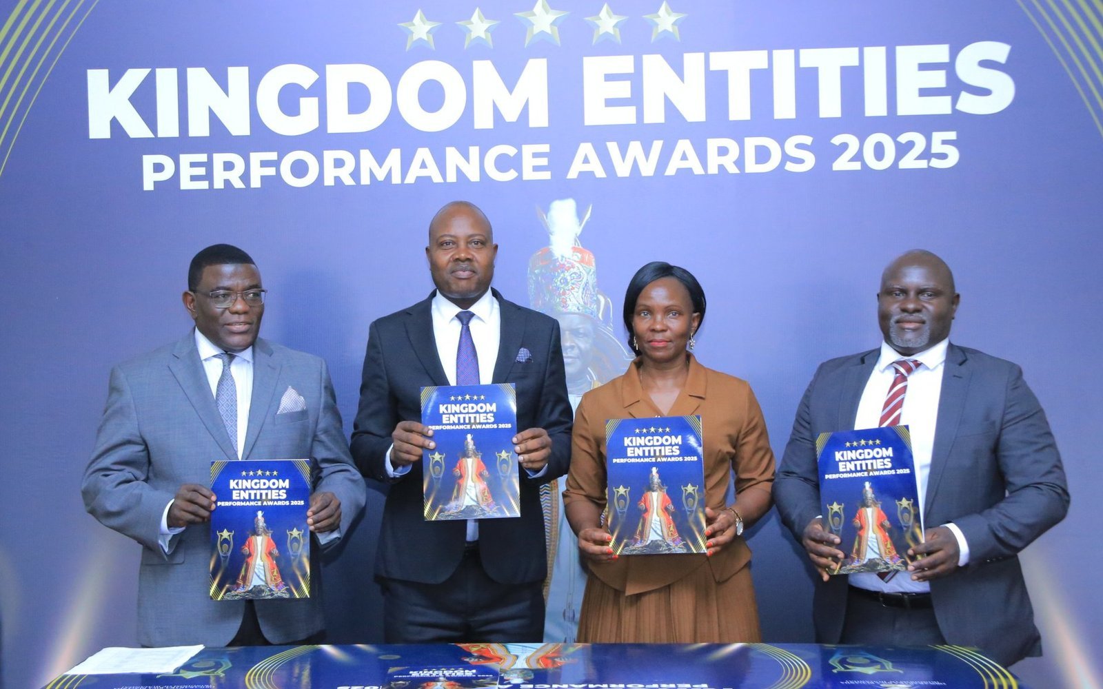 Obwakabaka bwa Buganda buwaddeyo ebirabo eri ebitongole byabwo ebyasiinga okukola obulungi emirimu mu 2025 – CBS eweereddwa ekirabo ekisukkulumye