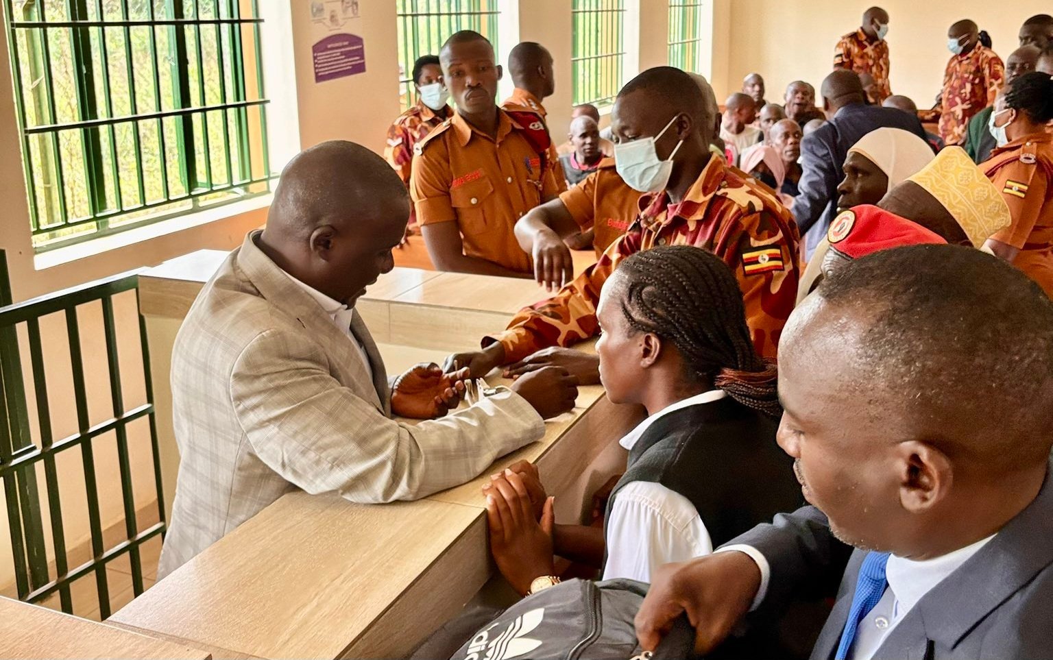 Okunoonyereza ku mubaka Muwanga Kivumbi ku misango gy’obutujju kukyagenda mu maaso – azziddwayo ku alimanda e Kitalya