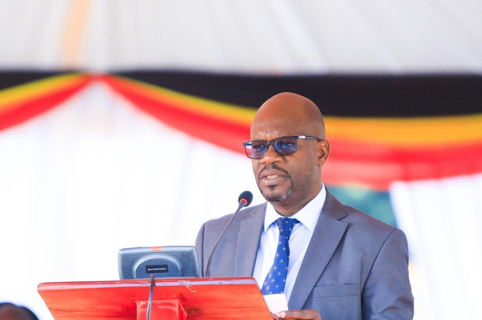 Omubaka Lumu ayongedde okulambika ebirina okuteekebwa mu tteeka erikwata ku kulonda akulira oludda oluvuganya mu parliament