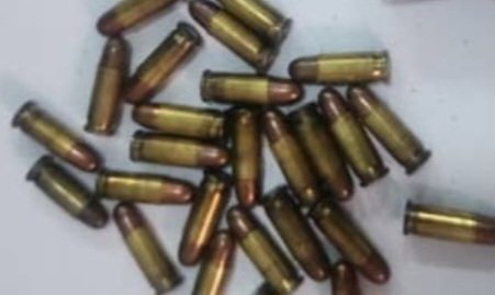 Omujaasi wa UPDF akubye banne amasasi omu amusse n’okulumya abalala – naye bamusse