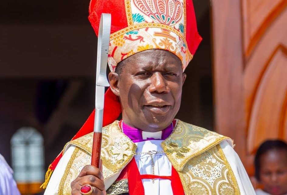 Omulabirizi Moses Banja akoze enkyukakyuka mu baweereza be Namirembe – ne Choir ya Lutikko yonna ewummuziddwa