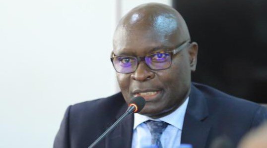 Omulamuzi Simon Byabakama ssentebe w’akakiiko k’ebyokulonda ayagala abasirikale abatabangula okulonda bakangavvulwe olw’okugotaanya ebyenfuna by’eggwanga