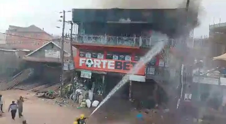 Omuliro gukutte ekiziimbe mu Kisenyi mu Kampala ebintu bitokomose