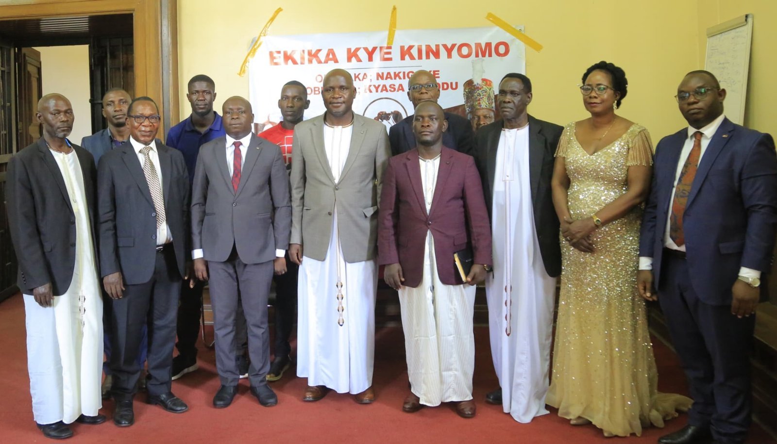 Omutaka w’ekika kye Kinyomo alonze olukiiko lw’ebyemizannyo mu kwetegekera emipiira gy’ebika 2025