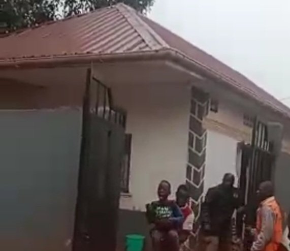 Omuzigu awambye amaka e Ndejje mu Wakiso n’atemaatema abaana – asoose kusaba sente obukadde bwa shs 5