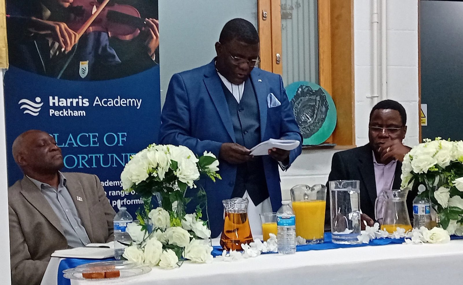 Owek.Kawaase asisinkanyemu abaami ba Kabaka mu Bungereza – bakubaganyizza ebirowoozo by’okukulaakulanya Buganda