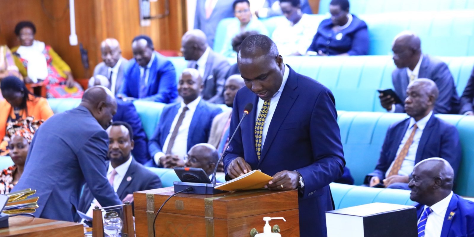 Parliament ya Uganda eyisizza embalirira y’ennyongereza eya 2025/2026 ya trillion 8 n’obuwumbi 104 – ezimu zissiddwa mu ntegeka y’okulwanyisa siriimu