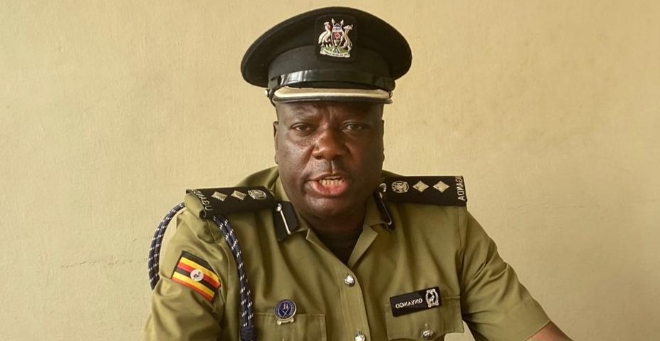 Police ekutte abadde yeyita amannya gaba ssenkulu b’ebitongole nabba ku bantu ensimbi – webamukwatidde abadde yeyita muduumizi wa Police ya Jinja road