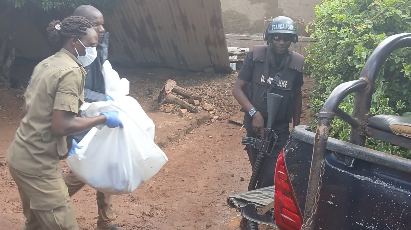 Police etandise okunoonyereza ku kigambibwa okuba bbomu ekubye amaka g’omutuuze e Kirinnya Bweyogerere – abantu 6 bafiiriddemu