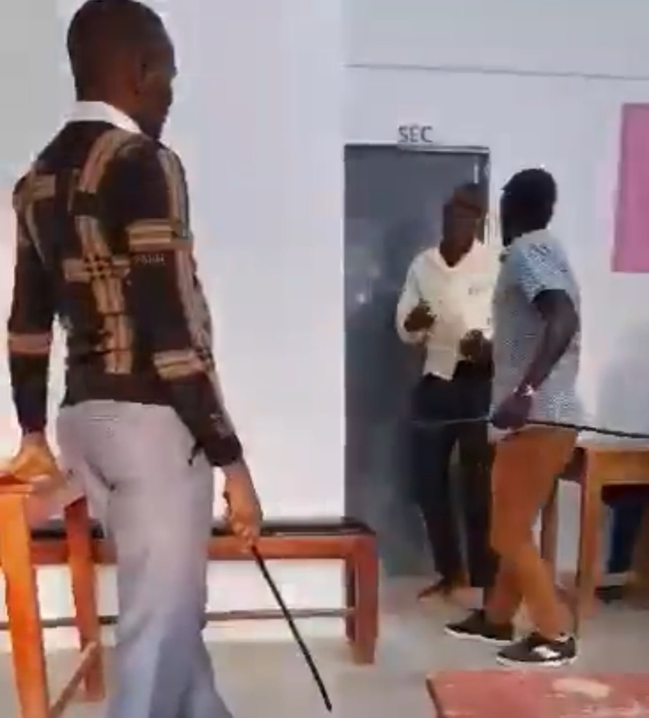 Police eyigga abasomesa abaakubye omuyizi mu ngeri etali yabuvunaanyizibwa mu district ye Ntungamo