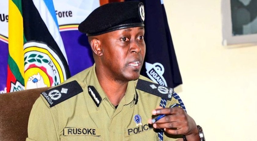 Police eyimirizza bannabyabufuzi okukuba enkuηaana ku bisaawe by’amasomero- okutuusa ng’abayizi bamalirizza okukola ebigezo